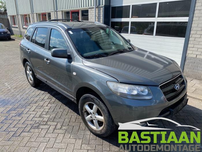 Hyundai Santa Fe II 2.7 V6 24V 4x2 Sloopvoertuig (2007, Grijs)