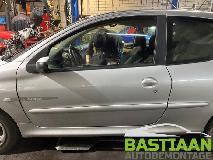 Peugeot 206 1.4 16V Sloopvoertuig (2005, Grijs)