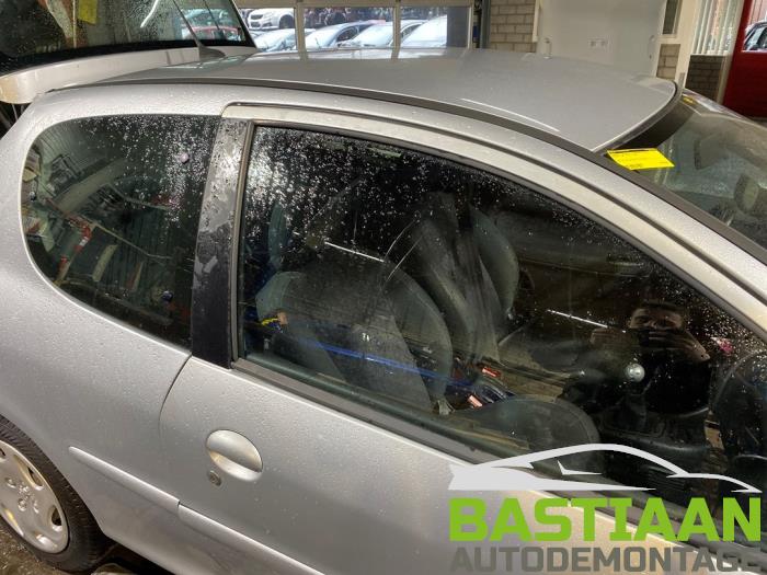 Peugeot 206 1.4 16V Sloopvoertuig (2005, Grijs)