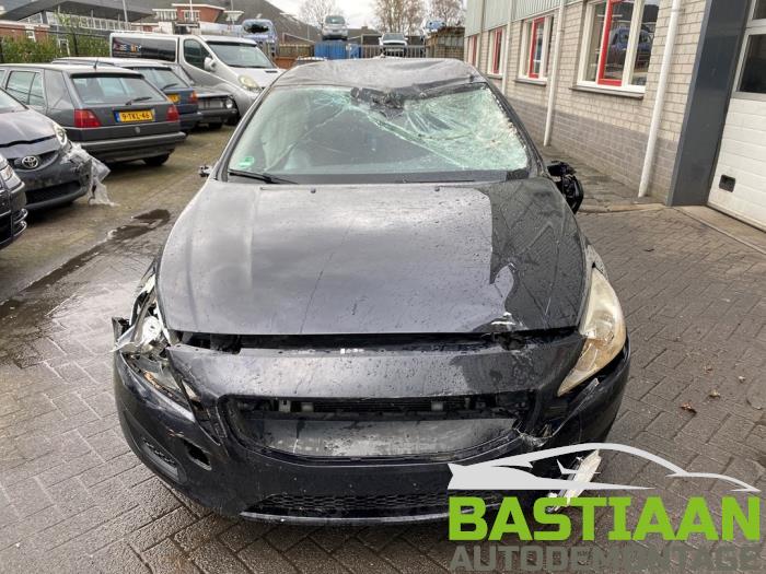 Volvo S60 II 2.0 D3 20V Sloopvoertuig (2011, Zwart)