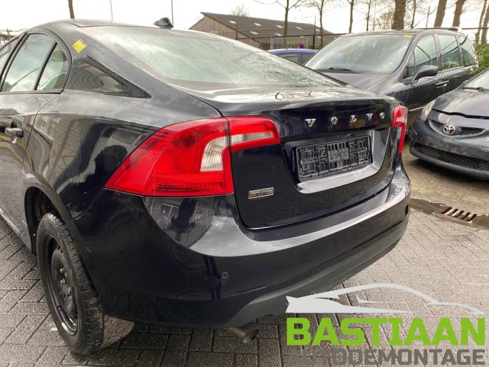 Volvo S60 II 2.0 D3 20V Sloopvoertuig (2011, Zwart)