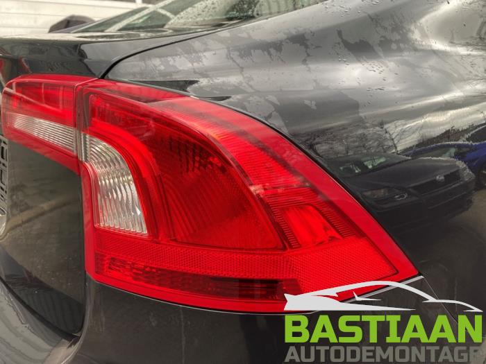 Volvo S60 II 2.0 D3 20V Sloopvoertuig (2011, Zwart)