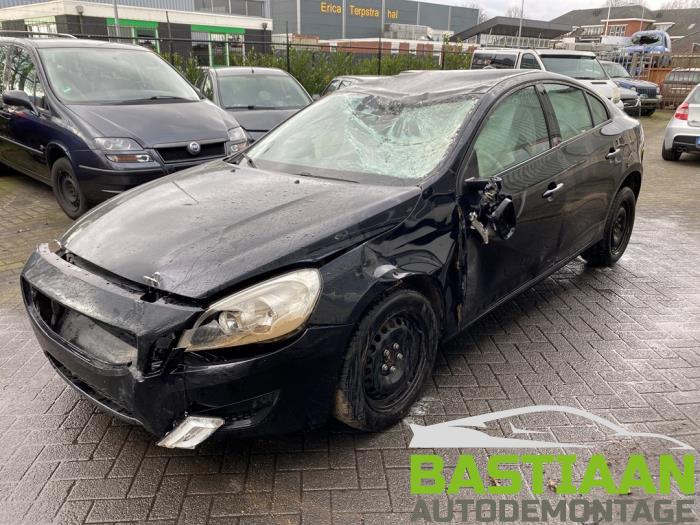 Volvo S60 II 2.0 D3 20V Sloopvoertuig (2011, Zwart)