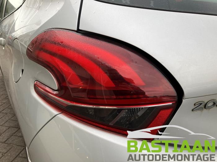 Peugeot 208 I 1.2 Vti 12V PureTech 82 Sloopvoertuig (2016, Grijs)