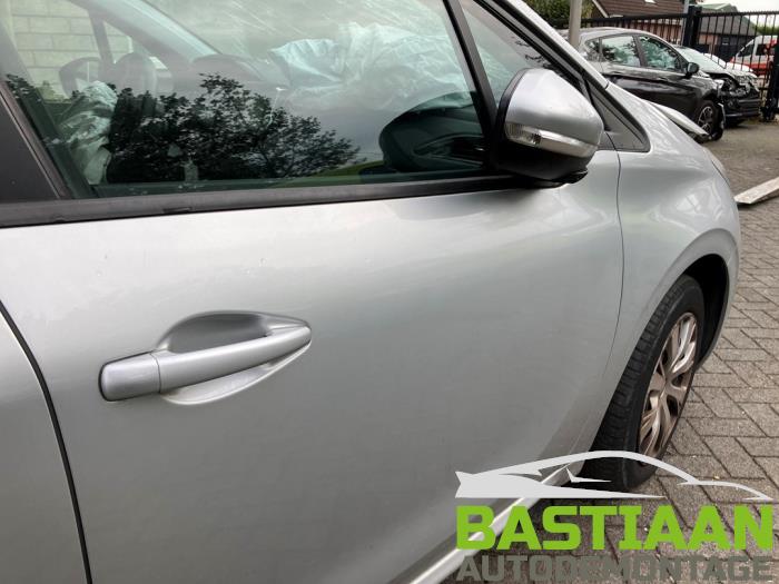 Peugeot 208 I 1.2 Vti 12V PureTech 82 Sloopvoertuig (2016, Grijs)