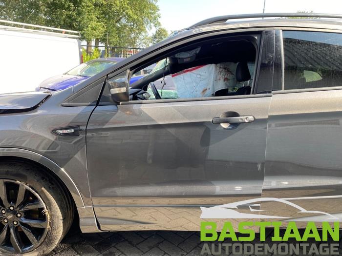 Ford Kuga II 1.5 EcoBoost 16V 150 Sloopvoertuig (2015, Zwart)