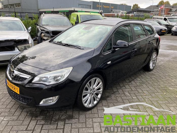 Opel Astra J Sports Tourer 1.3 CDTI 16V ecoFlex Sloopvoertuig (2011, Zwart)