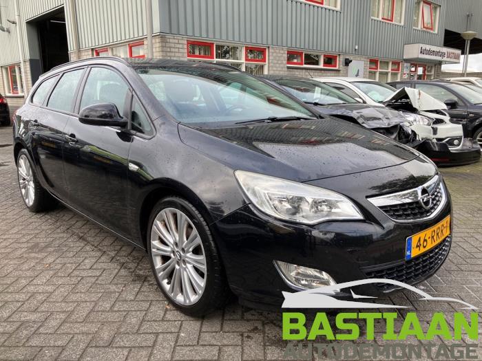 Opel Astra J Sports Tourer 1.3 CDTI 16V ecoFlex Sloopvoertuig (2011, Zwart)