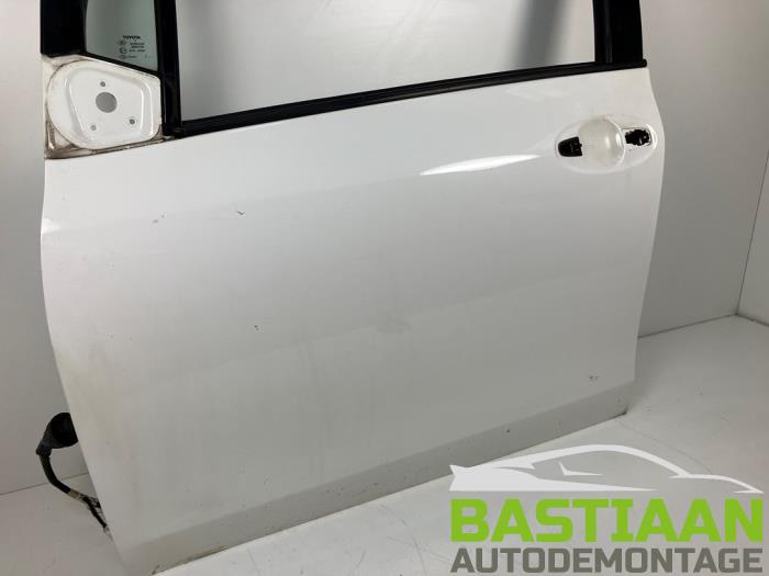 Toyota Yaris II 1.0 12V VVT-i Sloopvoertuig (2010, Wit)