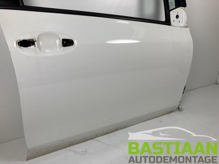 Toyota Yaris II 1.0 12V VVT-i Sloopvoertuig (2010, Wit)