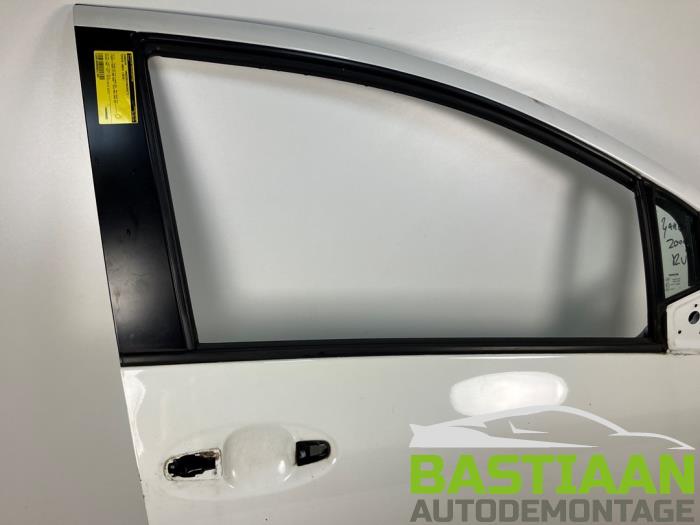 Toyota Yaris II 1.0 12V VVT-i Sloopvoertuig (2010, Wit)