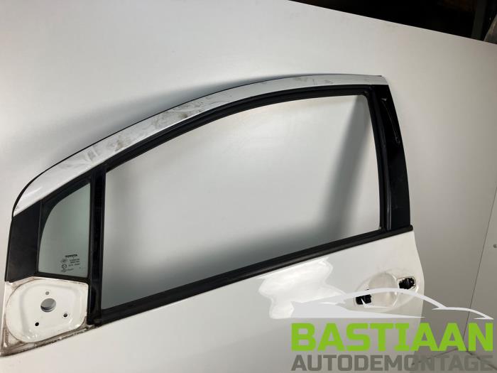 Toyota Yaris II 1.0 12V VVT-i Sloopvoertuig (2010, Wit)