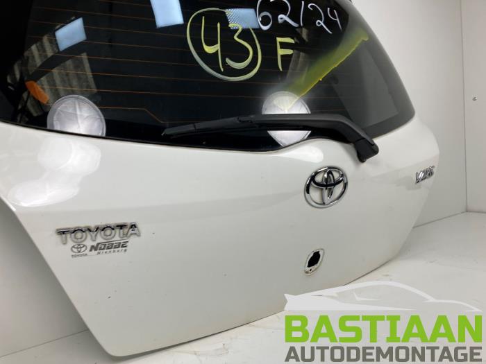 Toyota Yaris II 1.0 12V VVT-i Sloopvoertuig (2010, Wit)