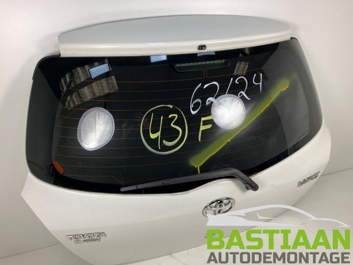 Toyota Yaris II 1.0 12V VVT-i Sloopvoertuig (2010, Wit)