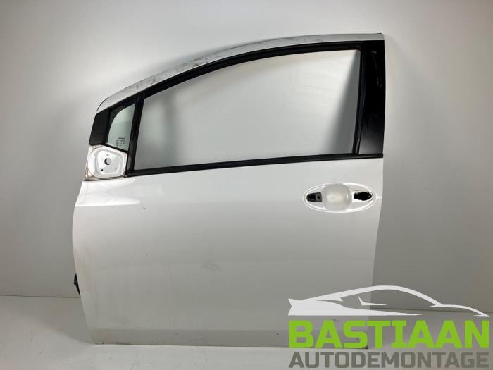 Toyota Yaris II 1.0 12V VVT-i Sloopvoertuig (2010, Wit)