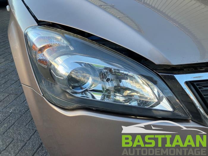 Kia Cee'd 1.4 CVVT 16V Sloopvoertuig (2009, Beige)