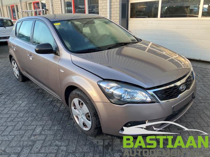 Kia Cee'd 1.4 CVVT 16V Sloopvoertuig (2009, Beige)