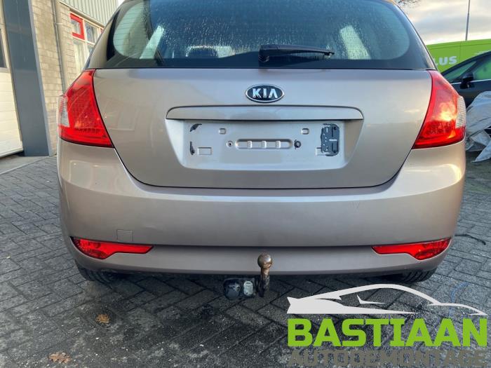 Kia Cee'd 1.4 CVVT 16V Sloopvoertuig (2009, Beige)