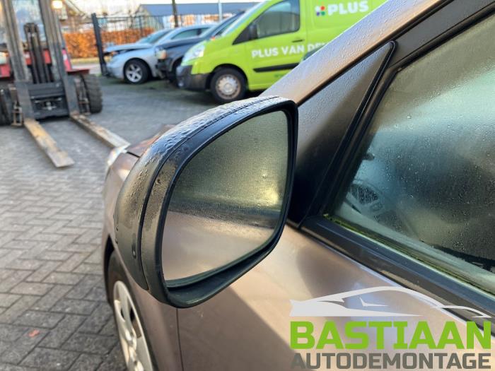 Kia Cee'd 1.4 CVVT 16V Sloopvoertuig (2009, Beige)