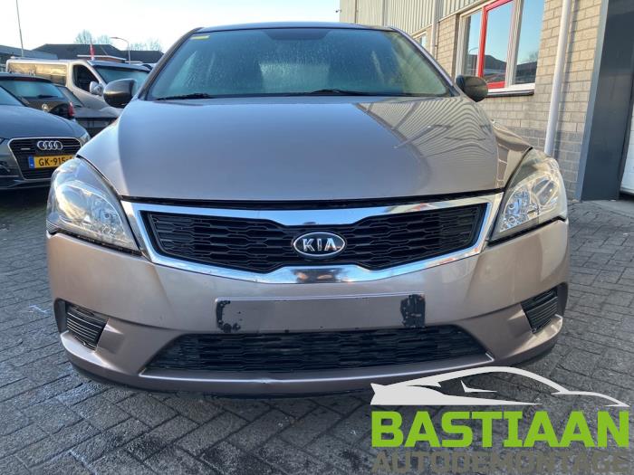 Kia Cee'd 1.4 CVVT 16V Sloopvoertuig (2009, Beige)