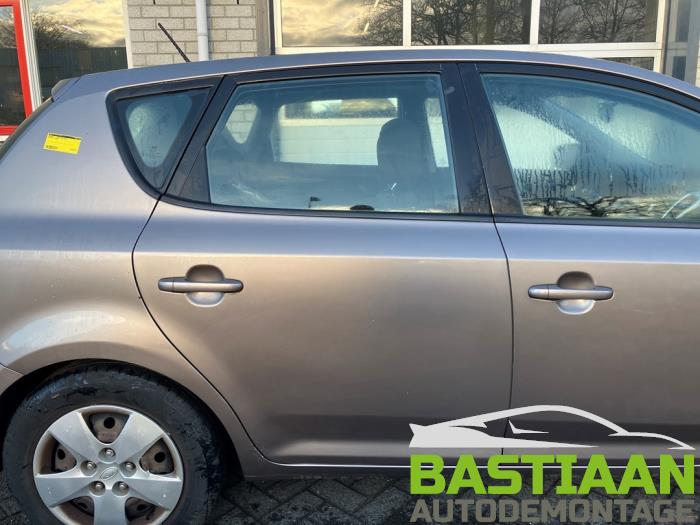 Kia Cee'd 1.4 CVVT 16V Sloopvoertuig (2009, Beige)