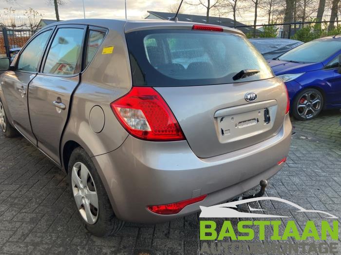 Kia Cee'd 1.4 CVVT 16V Sloopvoertuig (2009, Beige)