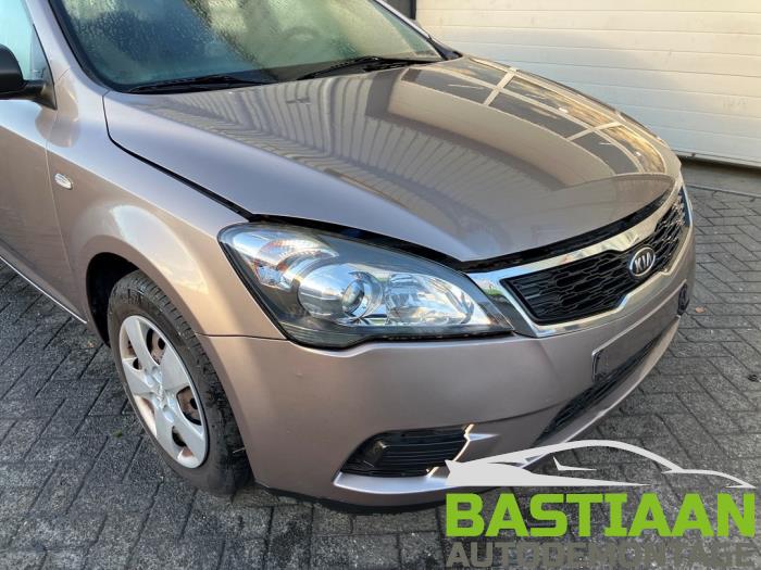 Kia Cee'd 1.4 CVVT 16V Sloopvoertuig (2009, Beige)