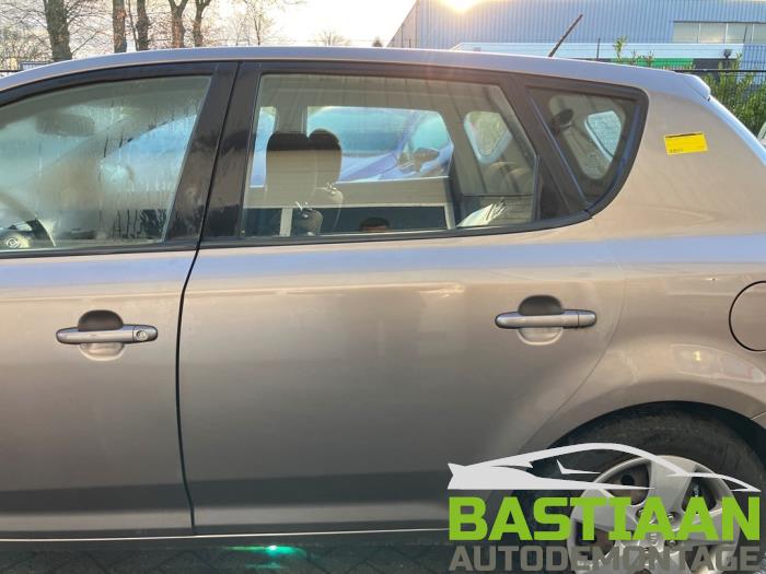 Kia Cee'd 1.4 CVVT 16V Sloopvoertuig (2009, Beige)