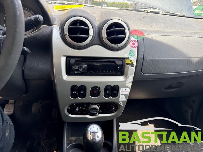 Dacia Logan MCV I 1.6 16V Sloopvoertuig (2011, Grijs)