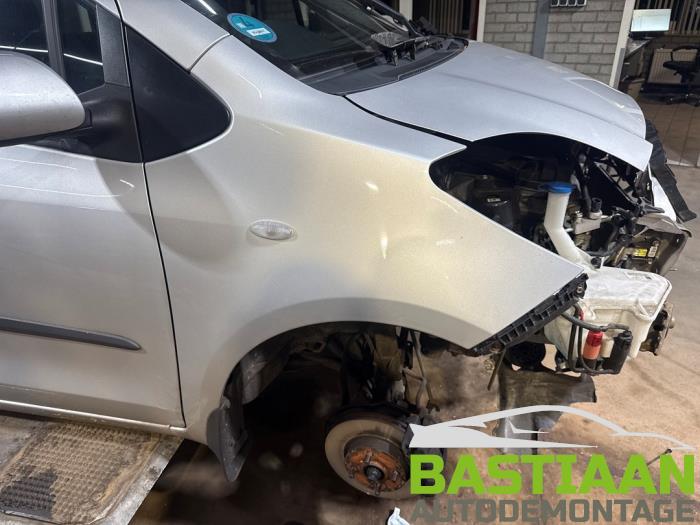 Toyota Yaris II 1.33 16V Dual VVT-I Sloopvoertuig (2010, Grijs)