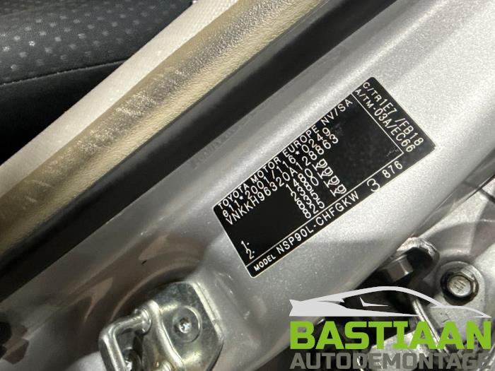 Toyota Yaris II 1.33 16V Dual VVT-I Sloopvoertuig (2010, Grijs)