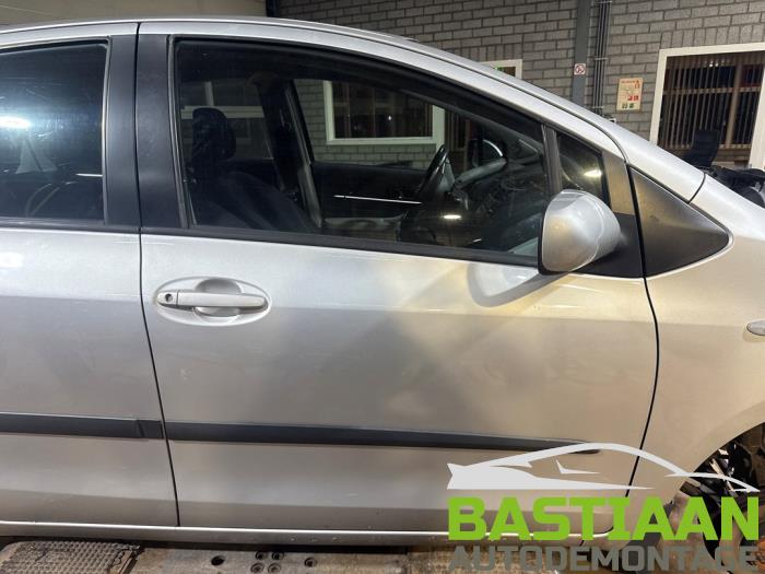 Toyota Yaris II 1.33 16V Dual VVT-I Sloopvoertuig (2010, Grijs)