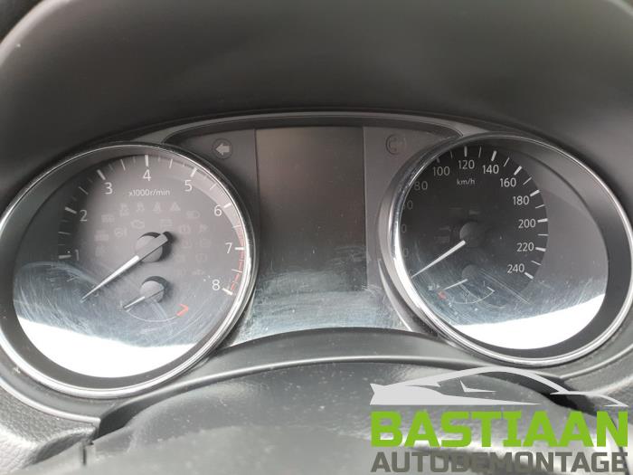 Nissan Qashqai 1.2 DIG-T 16V Sloopvoertuig (2015, Wit)