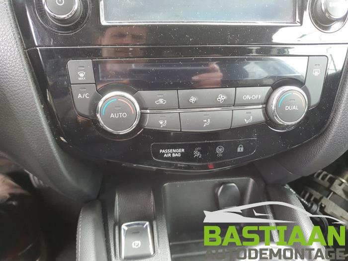 Nissan Qashqai 1.2 DIG-T 16V Sloopvoertuig (2015, Wit)