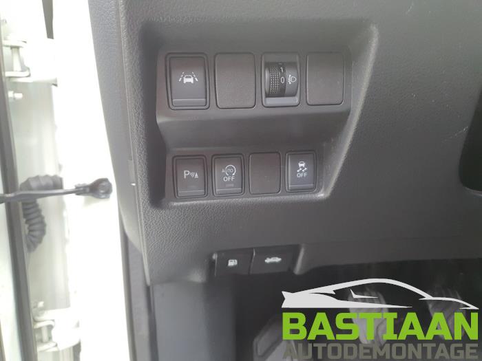 Nissan Qashqai 1.2 DIG-T 16V Sloopvoertuig (2015, Wit)