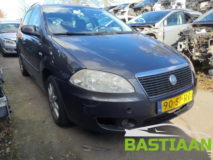 Fiat Croma 2.2 MPI 16V Sloopvoertuig (2006, Grijs)