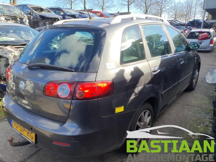 Fiat Croma 2.2 MPI 16V Sloopvoertuig (2006, Grijs)
