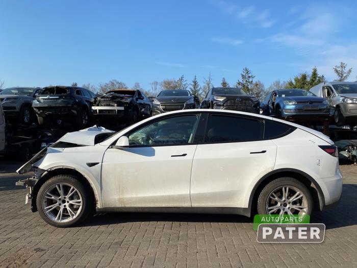 Tesla Model Y RWD Sloopvoertuig (2022, Wit)