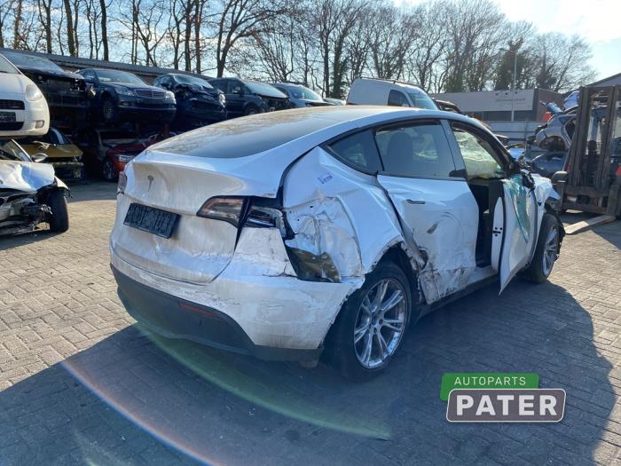 Tesla Model Y RWD Sloopvoertuig (2022, Wit)