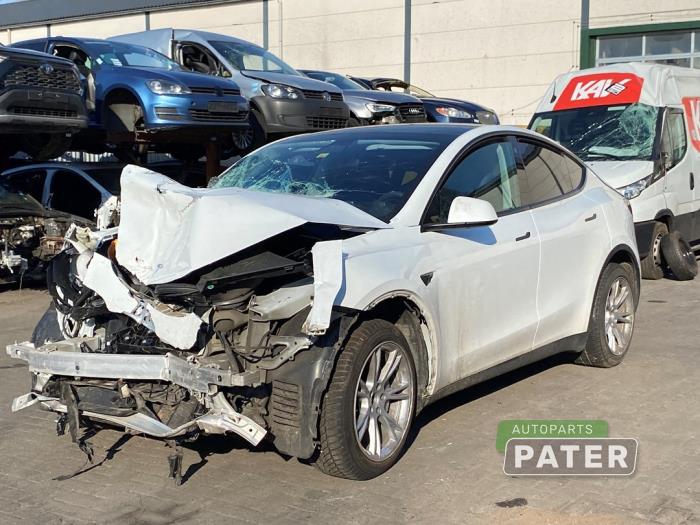 Tesla Model Y RWD Sloopvoertuig (2022, Wit)