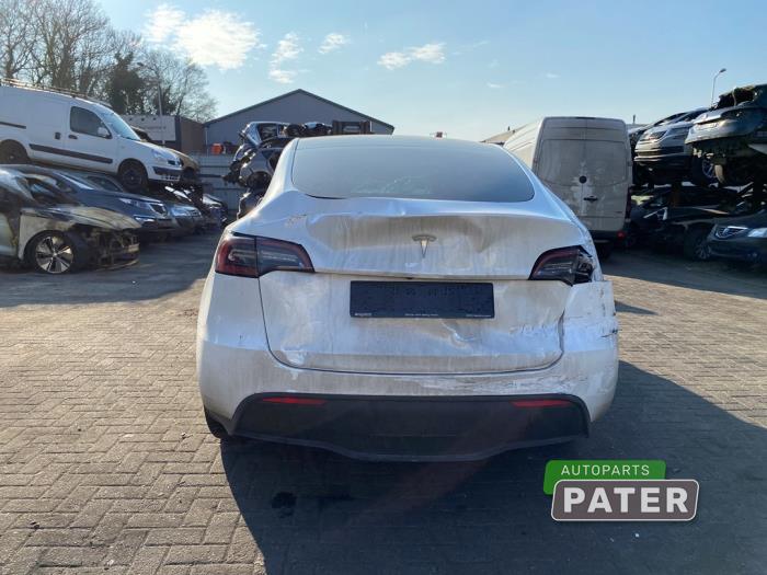 Tesla Model Y RWD Sloopvoertuig (2022, Wit)