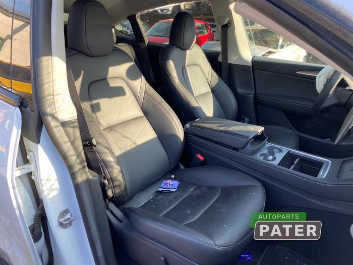 Tesla Model Y RWD Sloopvoertuig (2022, Wit)