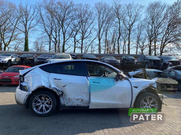 Tesla Model Y RWD Sloopvoertuig (2022, Wit)