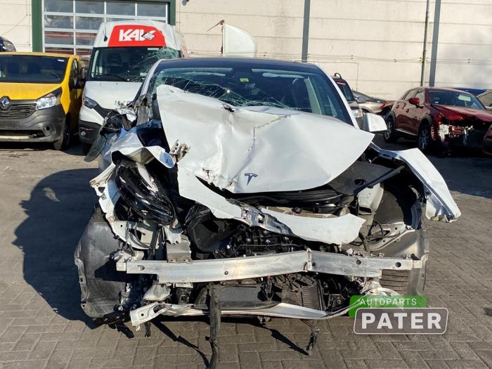 Tesla Model Y RWD Sloopvoertuig (2022, Wit)