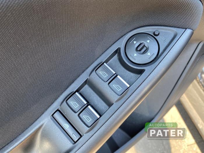 Ford Focus 3 1.0 Ti-VCT EcoBoost 12V 100 Sloopvoertuig (2017, Zwart)