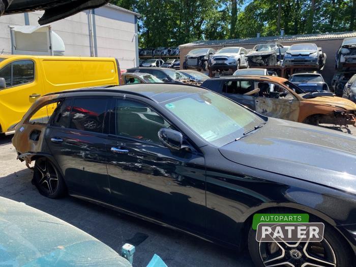 Mercedes E Estate E-300de 2.0 Turbo 16V Sloopvoertuig (2022, Zwart)