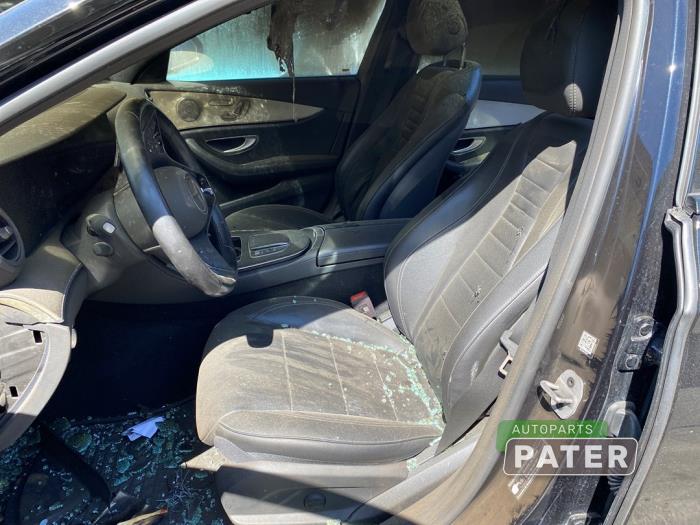 Mercedes E Estate E-300de 2.0 Turbo 16V Sloopvoertuig (2022, Zwart)