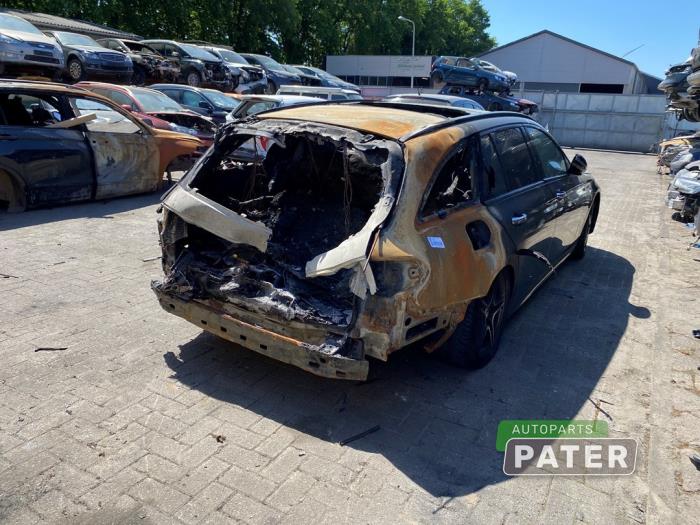 Mercedes E Estate E-300de 2.0 Turbo 16V Sloopvoertuig (2022, Zwart)