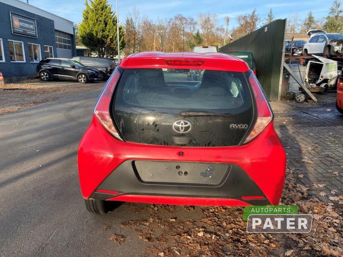 Toyota Aygo 1.0 12V VVT-i Sloopvoertuig (2017, Rood)