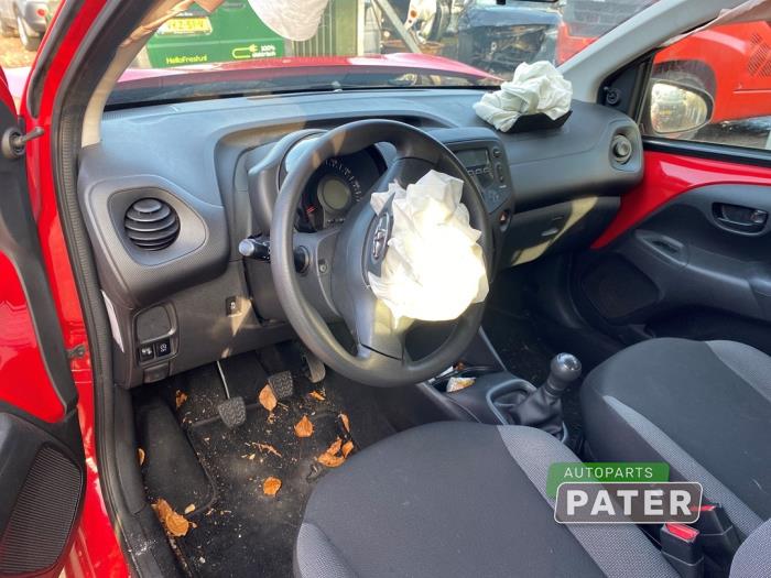 Toyota Aygo 1.0 12V VVT-i Sloopvoertuig (2017, Rood)